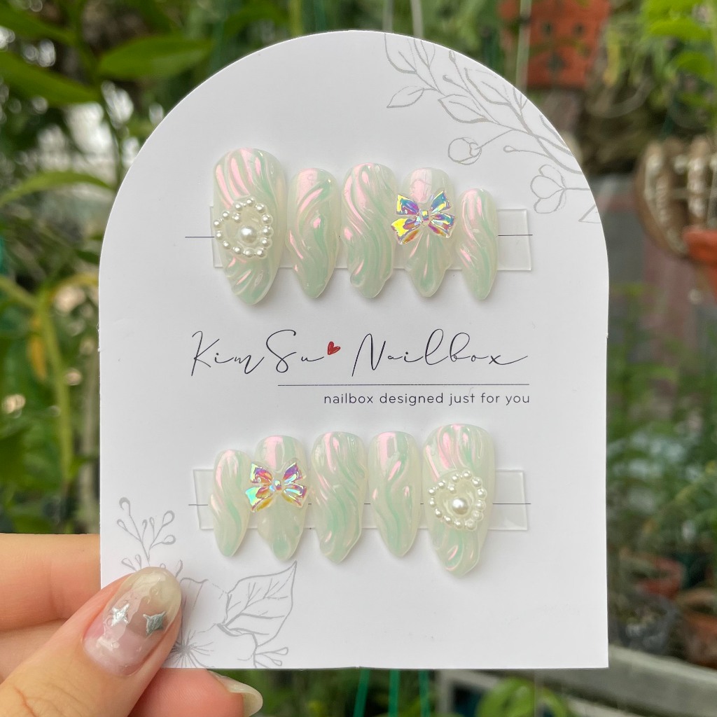 Naibox sơn gel trắng charm nơ tiểu thư