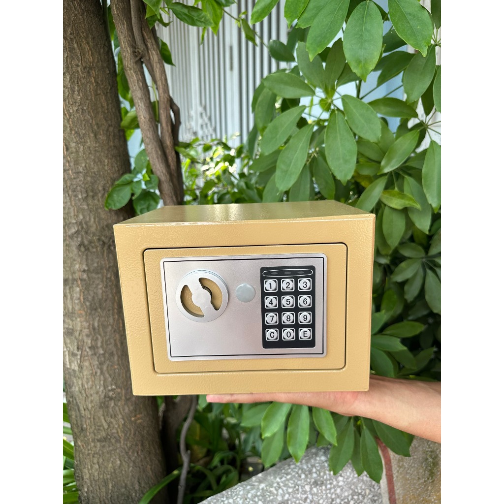 Két sắt mini có khe đút tiền chống trộm bảo mật cao ,nhỏ gọn ,chống cháy, có ốc vít vào tường
