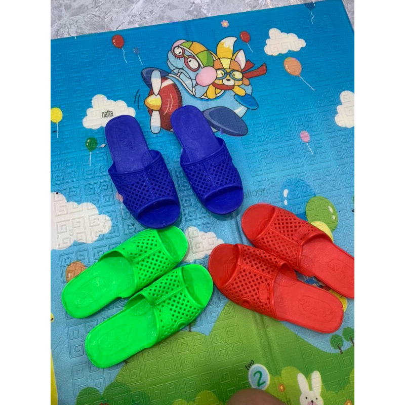 Đôi dép tổ ong hàng VNXK huyền thoại theo thời gian