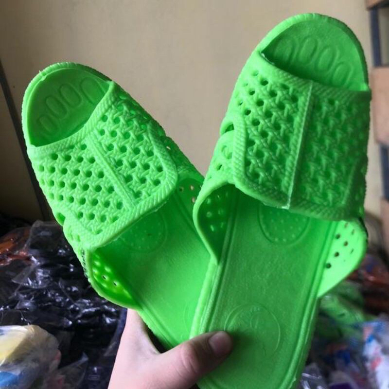 Đôi dép tổ ong hàng VNXK huyền thoại theo thời gian