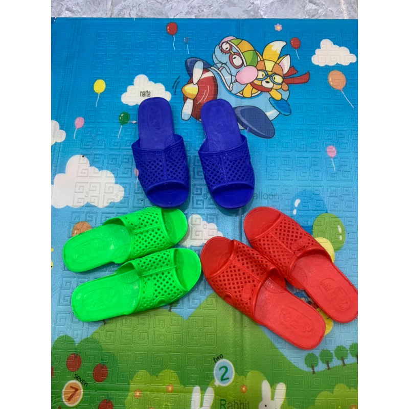 Đôi dép tổ ong hàng VNXK huyền thoại theo thời gian