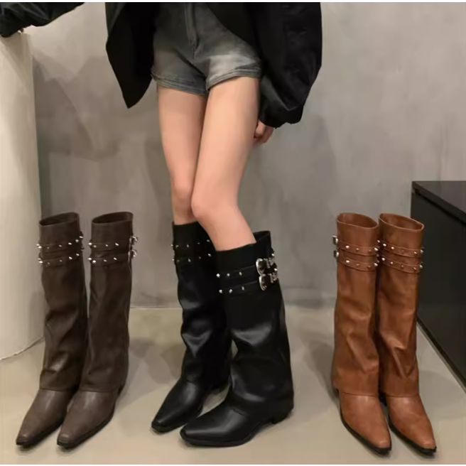 Giày boot nữ gót vuông 7 phân hai lớp đinh tán cá tính cho nữ mùa thu đông 2023