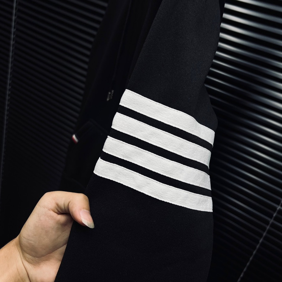 Áo Khoác Hoodie Nam Nữ THOMEBROWN Phối Sọc Tay Áo, Chất Vải Nỉ Cao Cấp Dày Dặn, Phong Cách Trẻ Trung, Năng Động