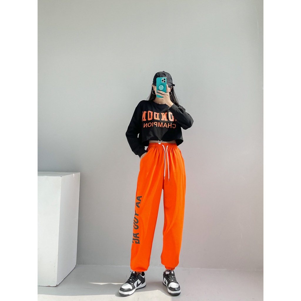 Áo Crop-Top Jewis  LONDON Đen Chữ Cam Cotton Dài Tay - J185