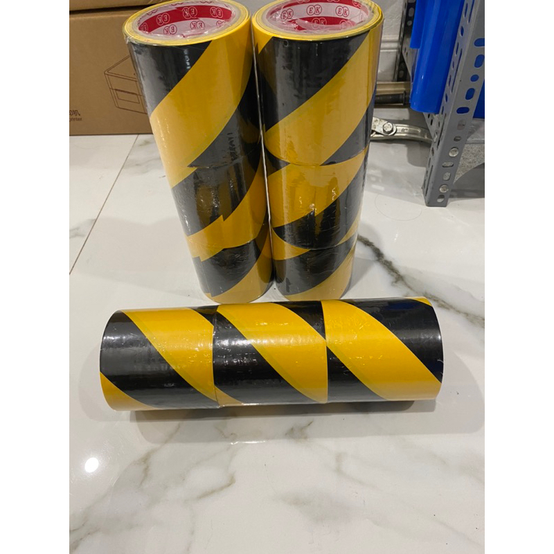 BĂNG DÍNH DÁN NỀN MÀU VÀNG ĐEN KT 10cm*17m