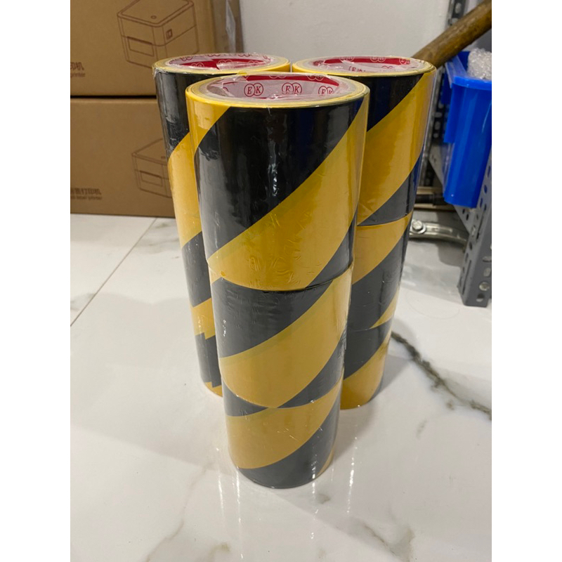 BĂNG DÍNH DÁN NỀN MÀU VÀNG ĐEN KT 10cm*17m