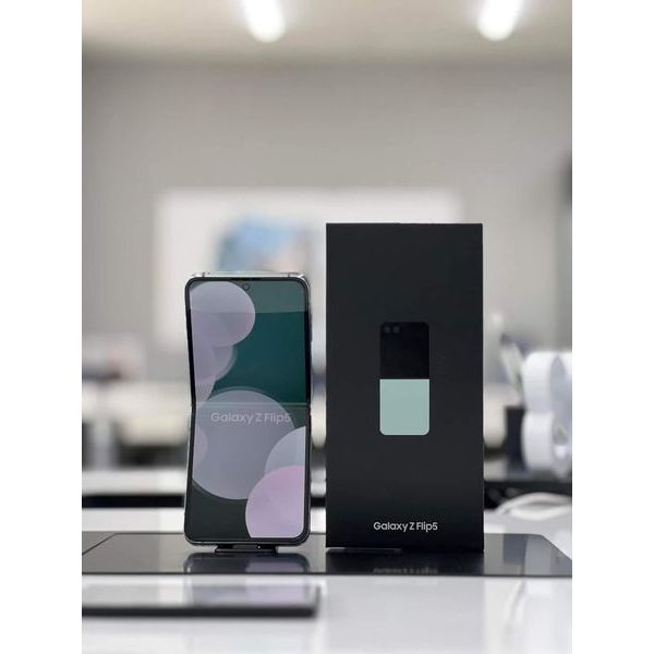 ZFLIP 5 5G  - Hàng Chính Hãng Mới Nguyên Seal . Bảo hành 12 tháng