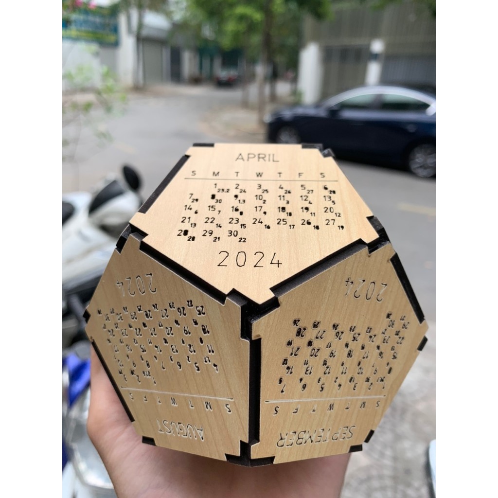 Lịch gỗ ngũ giác để bàn năm 2023-2024 bản mới nhất