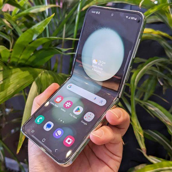 Z FLIP 5 5G   - Hàng Chính Hãng Mới Nguyên Seal . Bảo hành 12 tháng