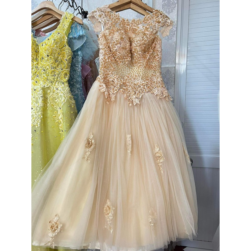 Váy cưới ngắn trắng/màu size trung bình; váy cưới đi bàn; váy chụp hình ngoại cảnh;...