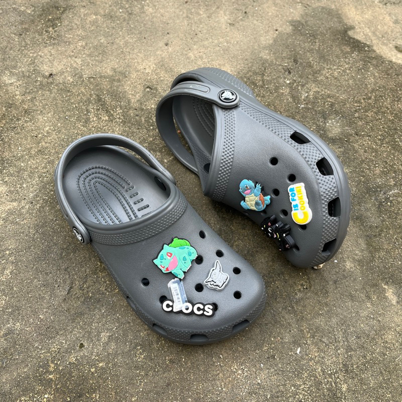 Dép Crocs Classic Clog chính hãng không lỗi, rất êm và siêu bền, tặng kèm 6 charm, màu xám.