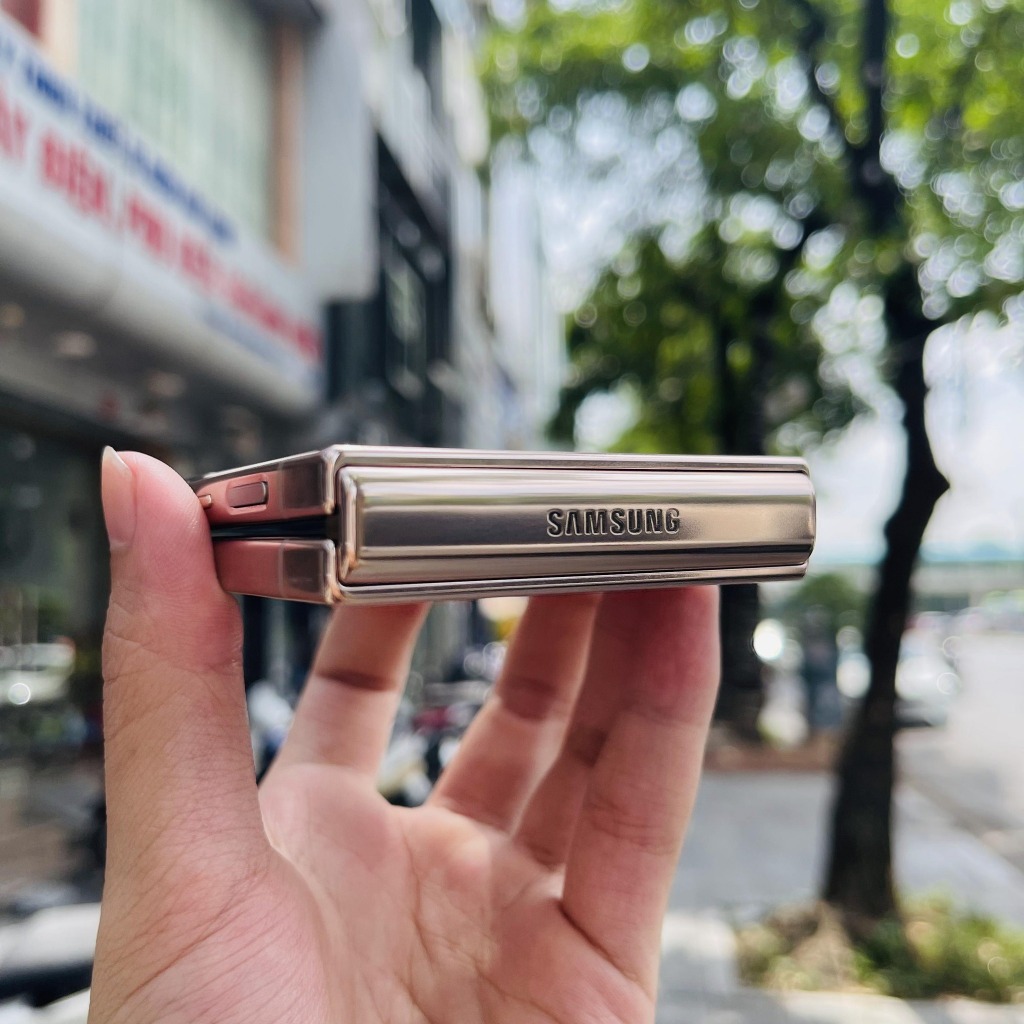 Điện thoại Samsung Galaxy ZFlip4 - Nguyên Seal - Hàng chính hãng - Bảo hành 12 tháng - 7 ngày đổi trả