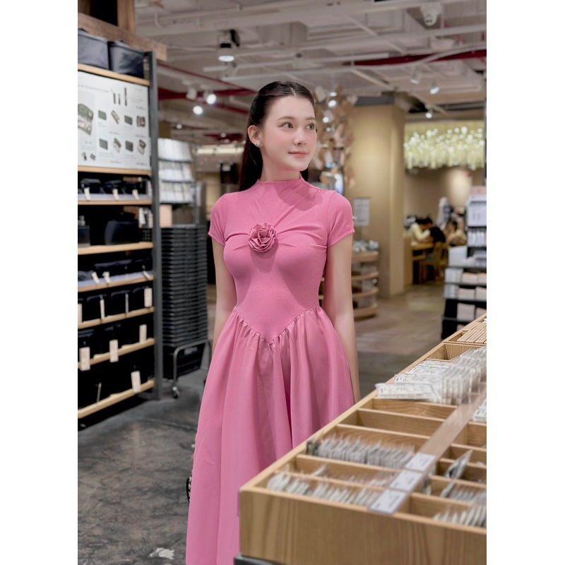 ĐẦM MAXI CỔ CAO DÚM HOA CHÂN THÔ TAY NGẮN