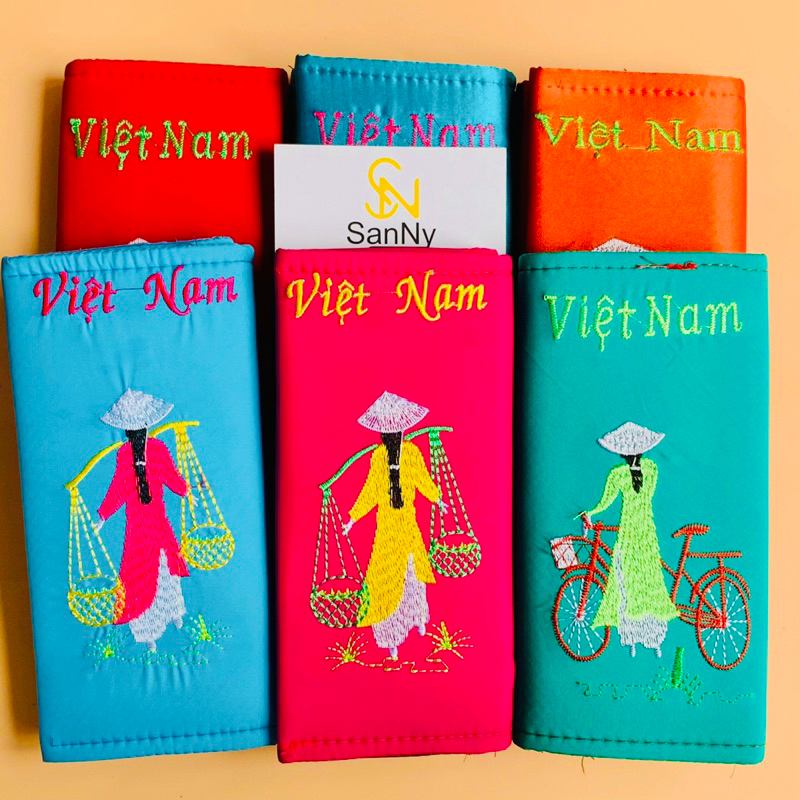 Ví lụa thêu quà lưu niệm Việt Nam