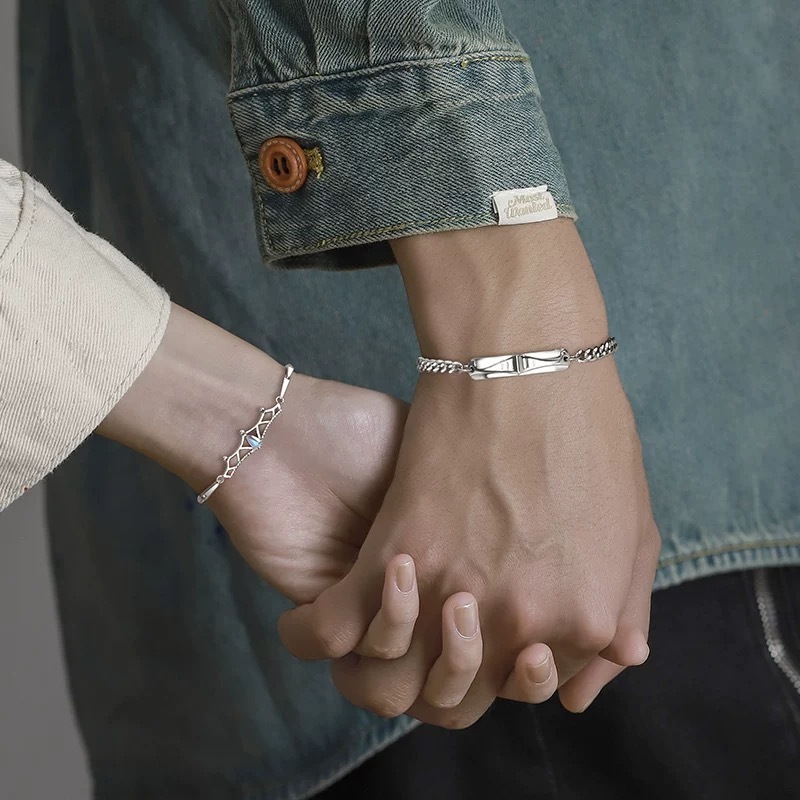 Vòng tay đôi nam nữ QUEEN & KING couple ý nghĩa dành cho cặp đôi