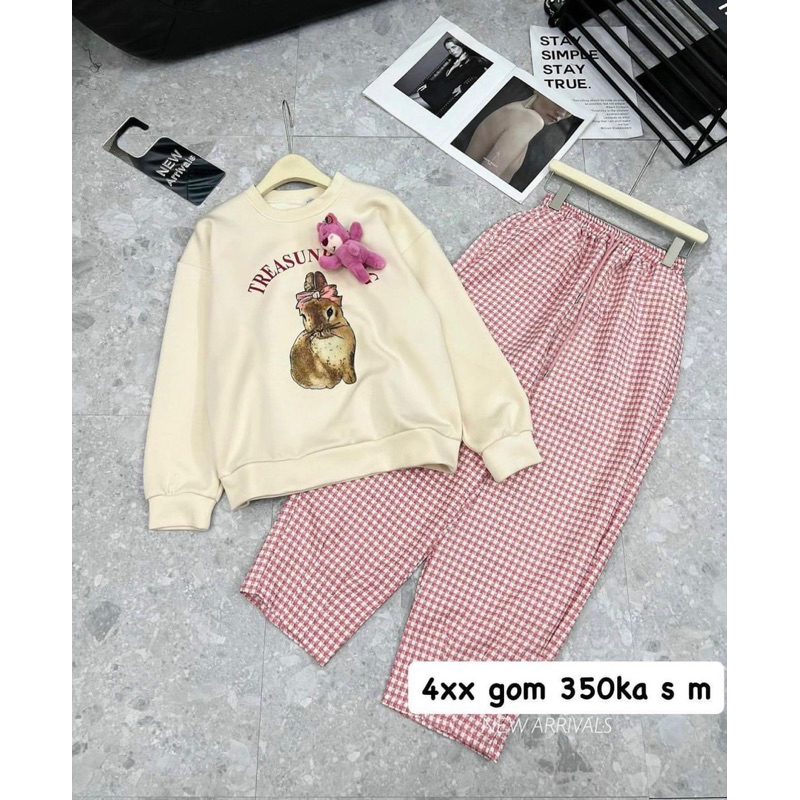 Bộ nỉ be kèm gấu losto hồng in hình thỏ quần kẻ hồng