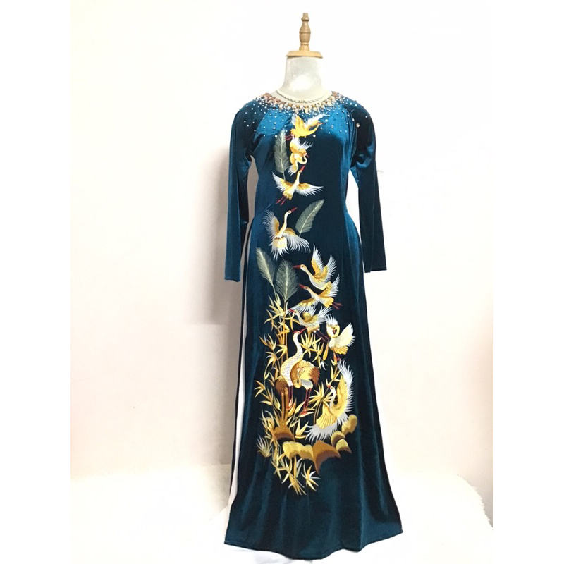 Áo dài nhung cổ tròn kết pha lê