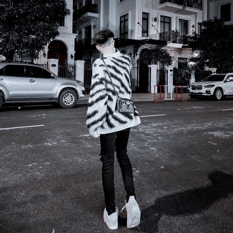 Áo Len Striped Form Rộng Hoạ Tiết