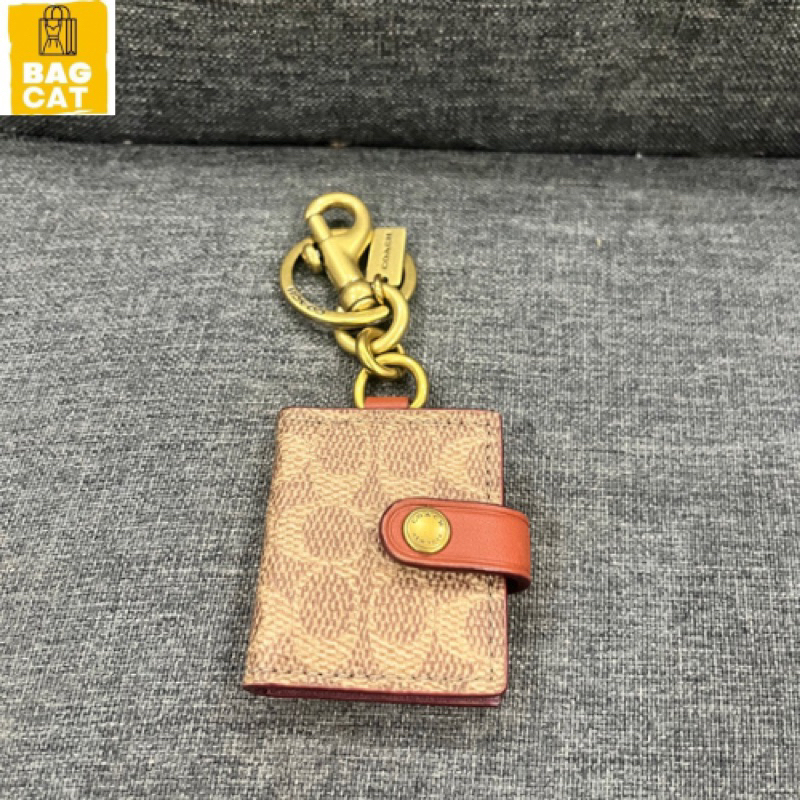 Sẵn charm móc khoá airpob Coach_ Katespade