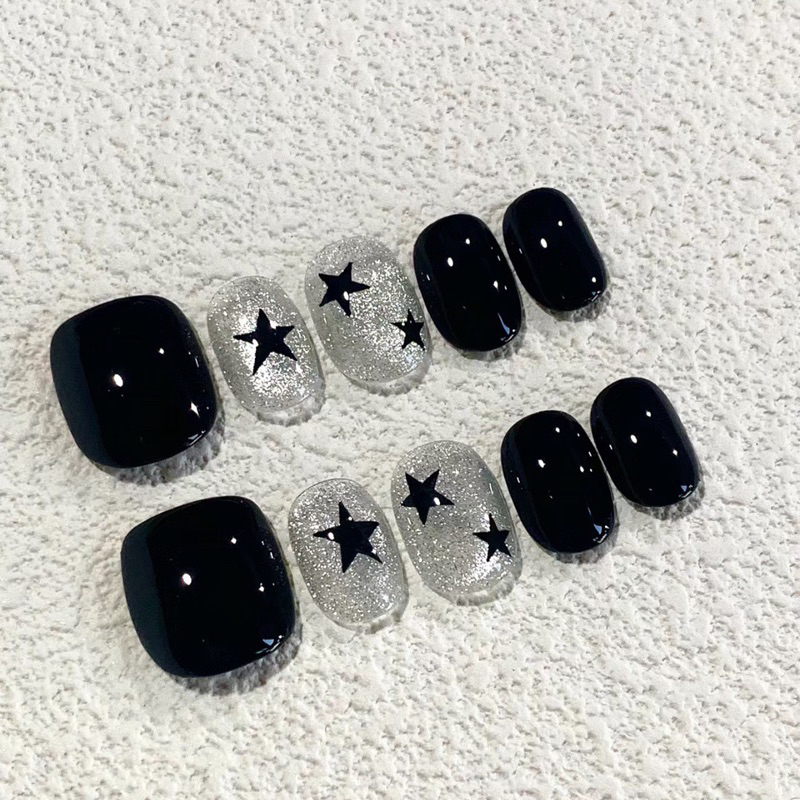 Nailbox thiết kế sơn đen phối vẻ ngôi sao