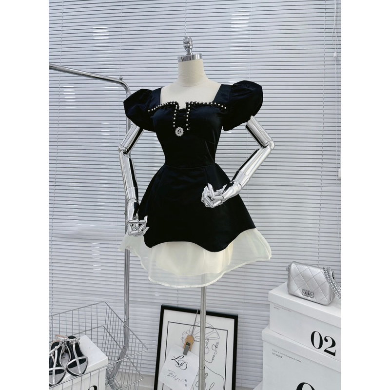 ĐẦM PHI ĐEN CỔ VUÔNG KẾT TUA