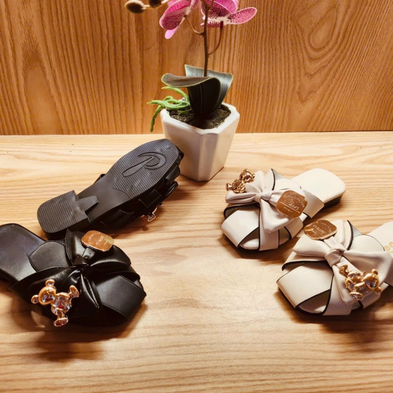 Sục bé gái gắn mac