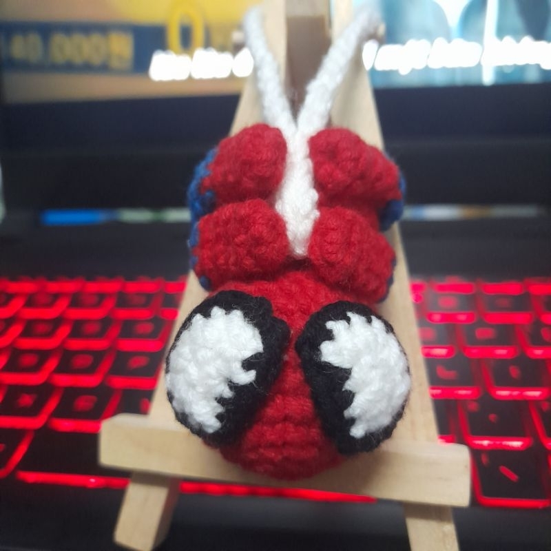 Móc khóa spider man - người nhện đu dây - handmade
