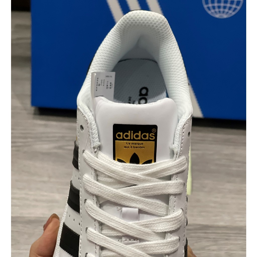 Giày_Adidas Superstar Màu Trắng 3 Sọc Đen Tem Vàng, Giày thể thao nam nữ Adidas mũi sò trắng sọc đen bản S.Cấp full PK