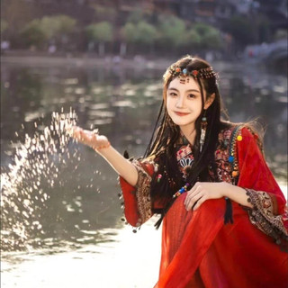 Miêu cương công chúa Hán phục du lịch sẵn