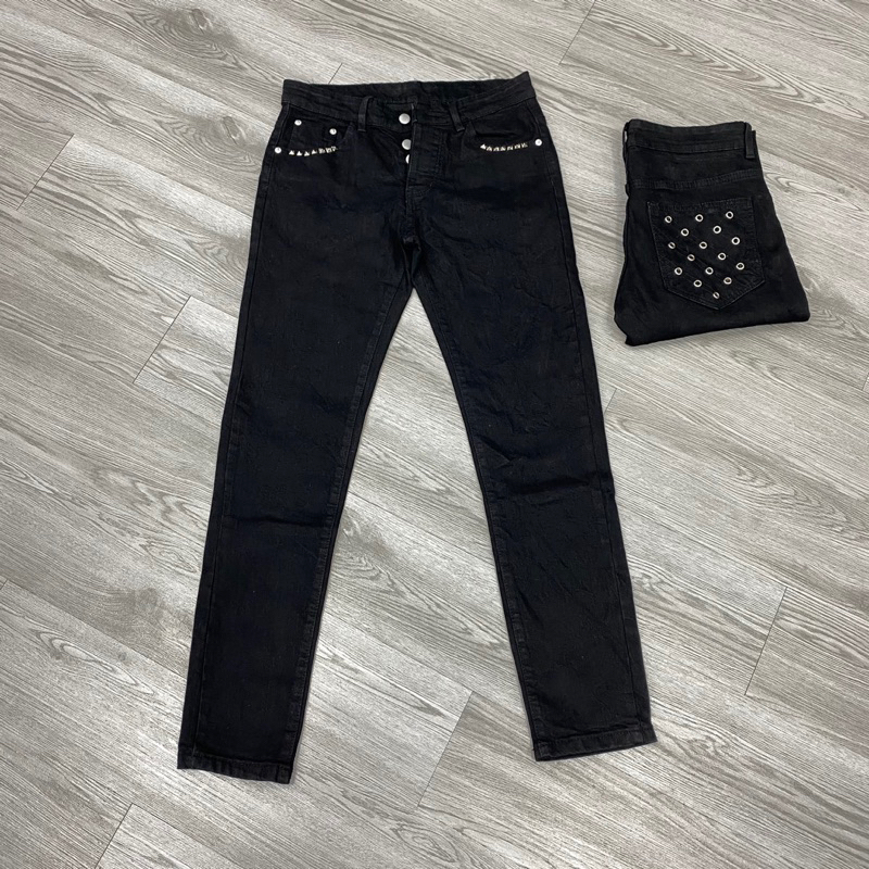 Quần jean đen trơn đính đá viền túi,quần đính đá 4 cúc đơn giản không rách