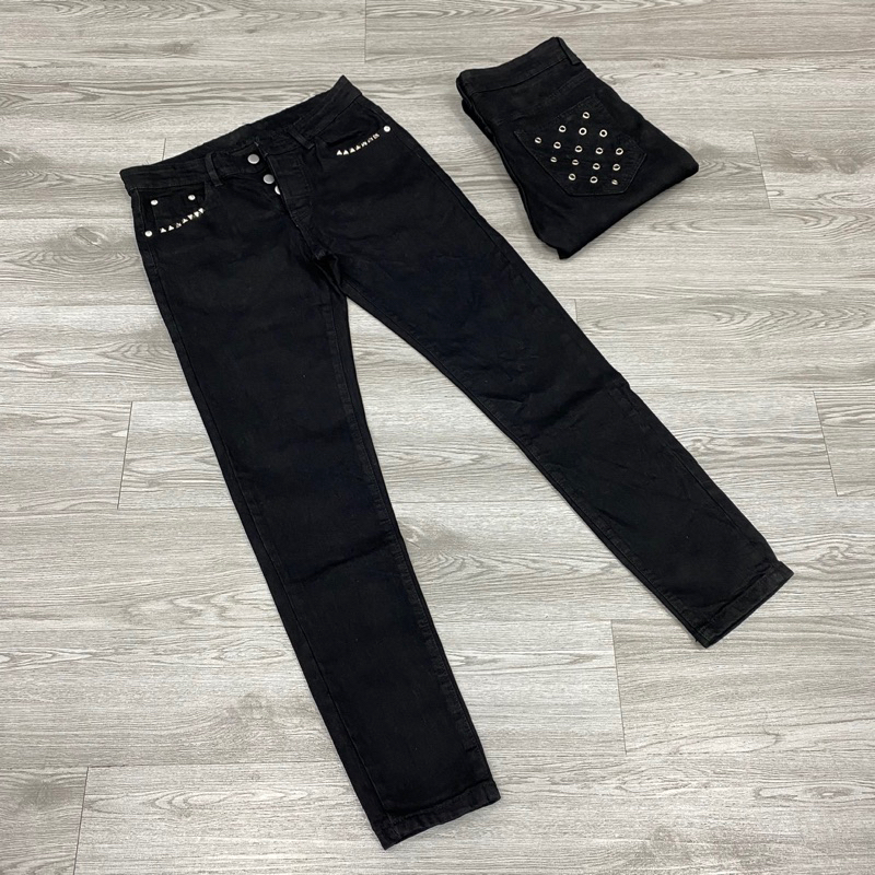 Quần jean đen trơn đính đá viền túi,quần đính đá 4 cúc đơn giản không rách