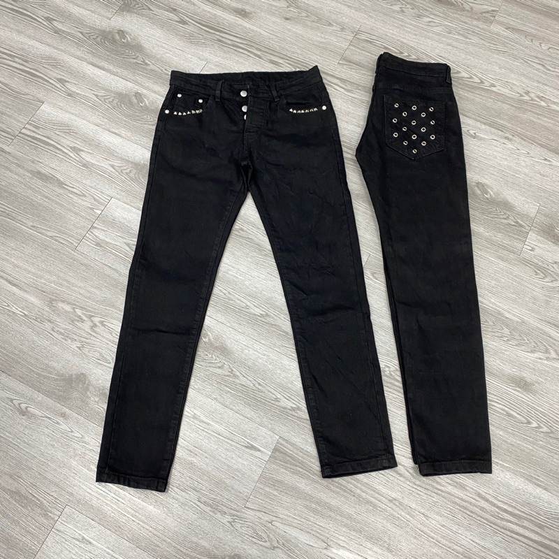 Quần jean đen trơn đính đá viền túi,quần đính đá 4 cúc đơn giản không rách