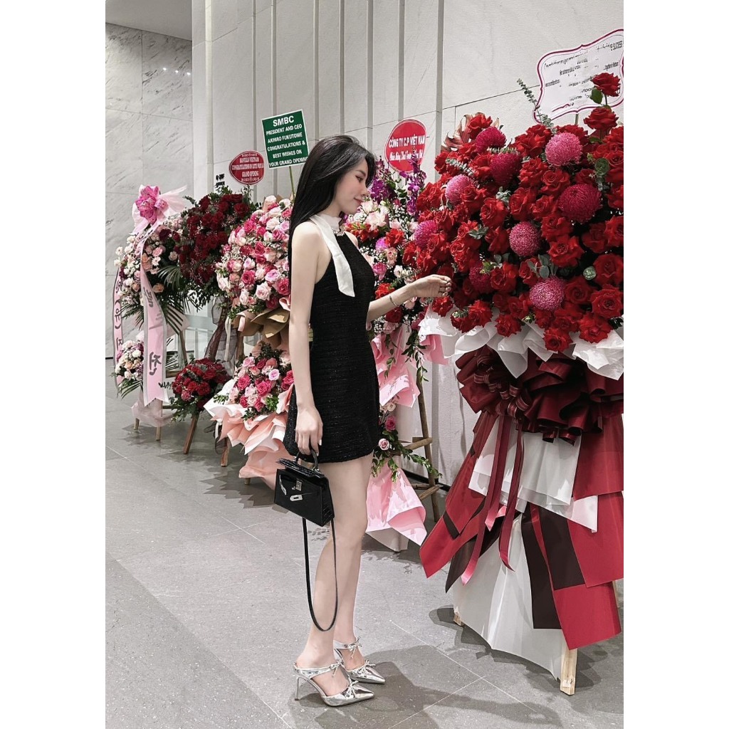 Đầm body vải dạ ánh kim tuyến cổ đính đá Jisoo Dress