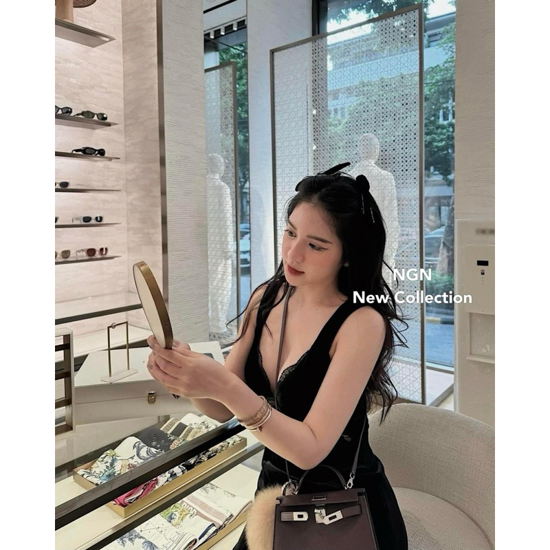 Váy nhung phối ren dáng dài Kim Anh Bùi