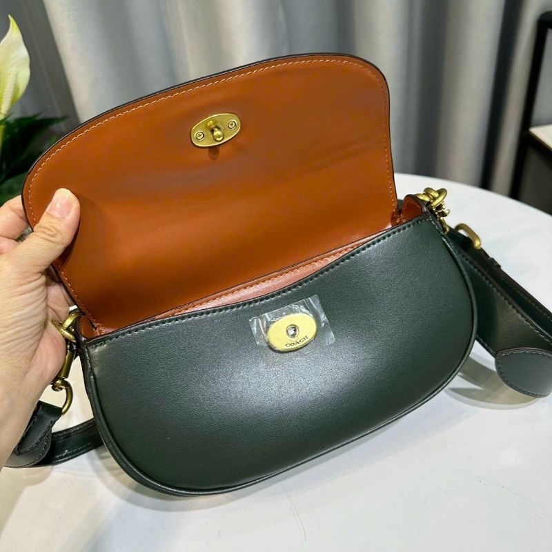 Về thêm màu mới✨✨Coach Harley Crossbody bag✨✨ CM702🌟Mẫu coach dáng bầu đơn giản, dễ phối