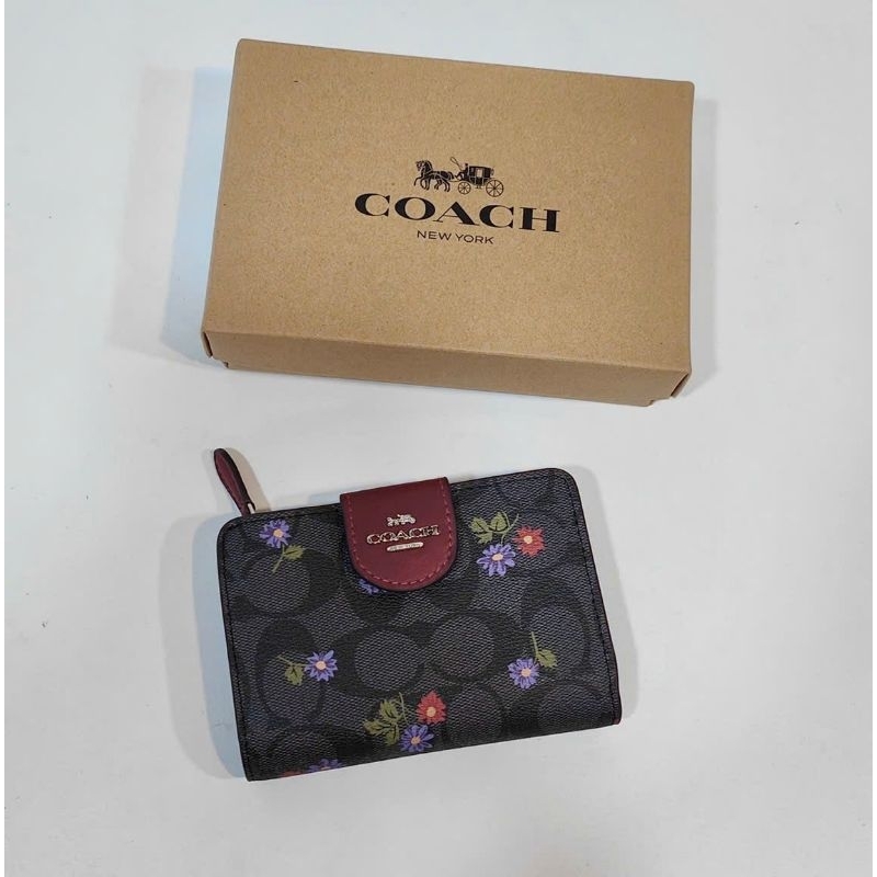 ✨ COACH - Medium Corner Zip Wallet In Signature Canvas With Country Floral Print CM986 ✨ví cực đẹp hoạ tiết xinh xắn