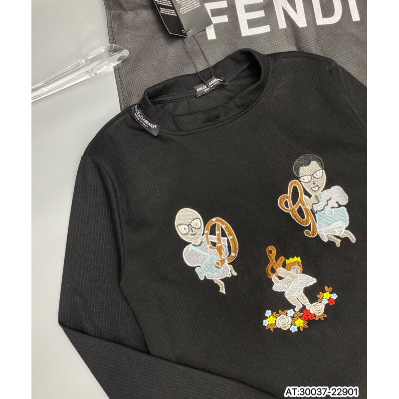 Áo len rách hoạ tiết thêu logo phối màu sang chảnh cho ace