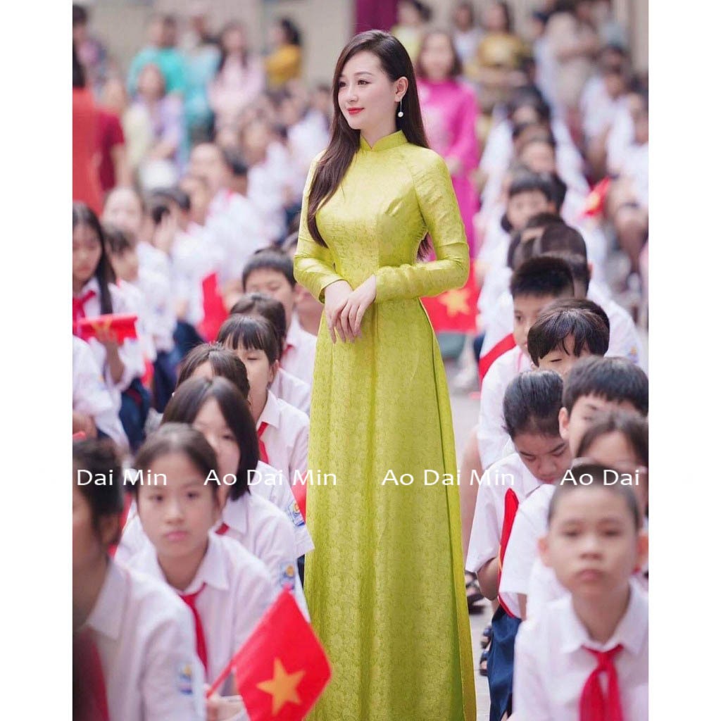Áo dài truyền thống gấm tơ cao cấp màu xanh cốm  hoạ tiết hoa mai