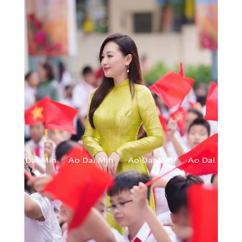 Áo dài truyền thống gấm tơ cao cấp màu xanh cốm  hoạ tiết hoa mai