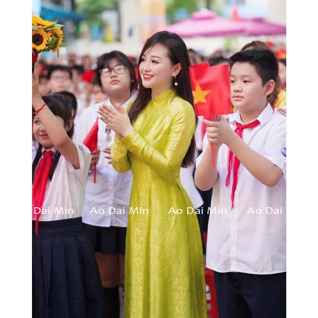 Áo dài truyền thống gấm tơ cao cấp màu xanh cốm  hoạ tiết hoa mai