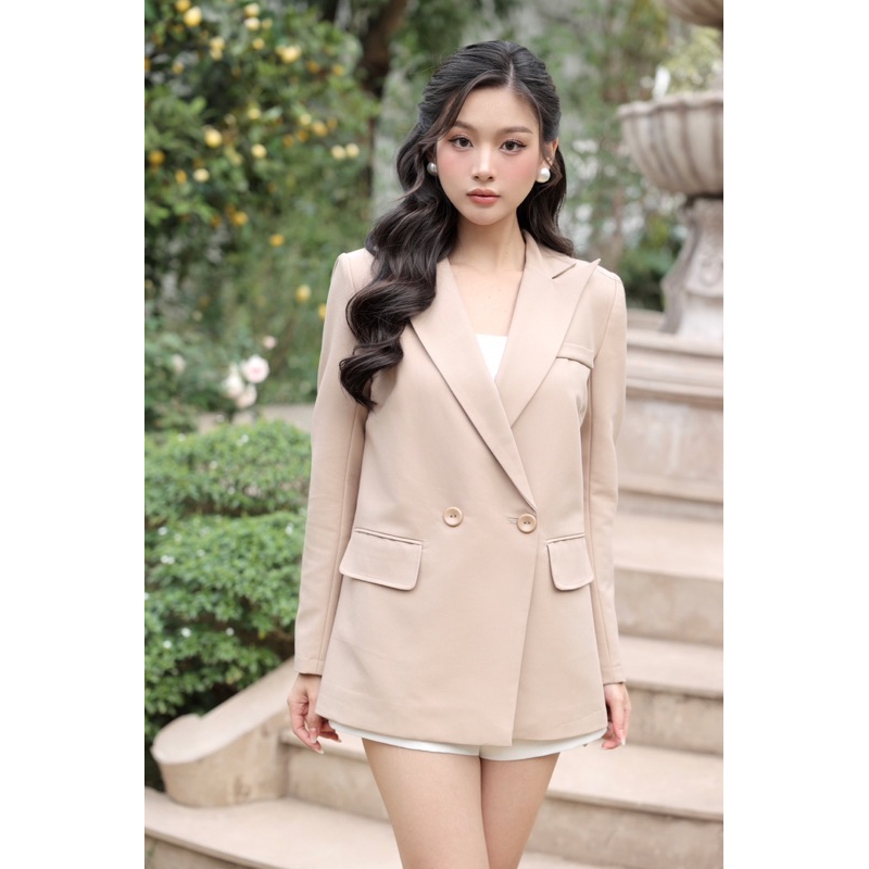 Khoác vest thanh lịch