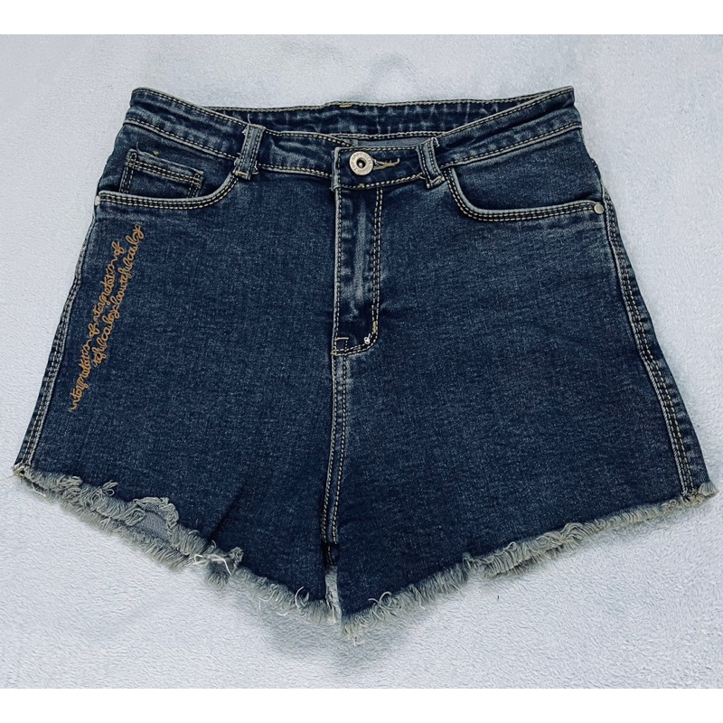 quần short jean nữ phối chữ thêu lưng cao mới 98% - thanh lý pass quần 2hand