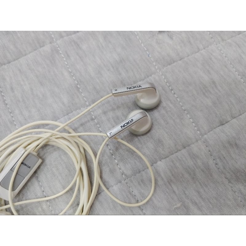 TAI NGHE NOKIA CHÂN CẮM 2.5MM - TUƠNG THÍCH NOKIA 5200-5300-6300-6500S-E71-E9500 ..V.V..
