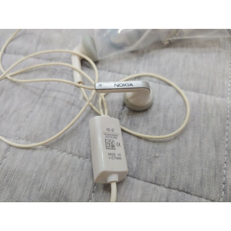 TAI NGHE NOKIA CHÂN CẮM 2.5MM - TUƠNG THÍCH NOKIA 5200-5300-6300-6500S-E71-E9500 ..V.V..