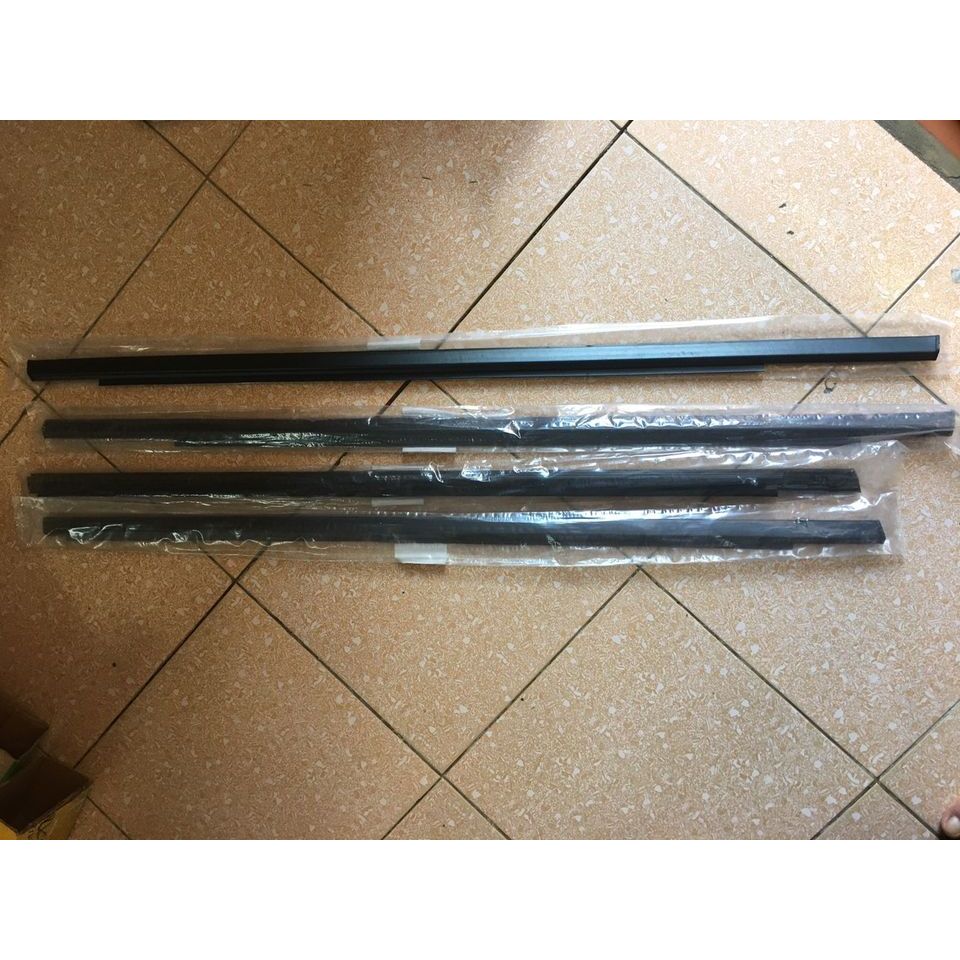 Nẹp chân kính ngoài LACETTI EX, LACETTI MAX  - Phụ tùng Tuấn Triết