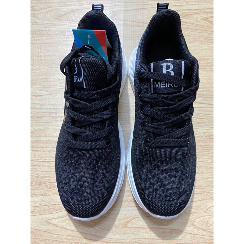 Giày thể thao nam buộc dây