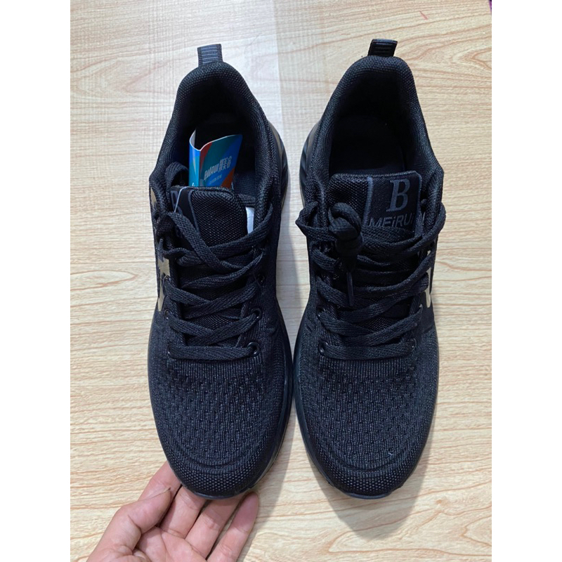 Giày thể thao nam buộc dây