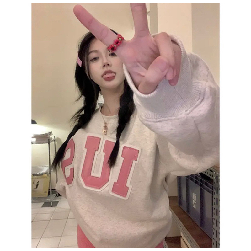 Áo Nỉ Cổ Tròn Màu Xám Tiêu From Rộng Tay Bồng Unsiex , Áo Nỉ Sweater chữ IUS Phối Thêu Da Hồng M67