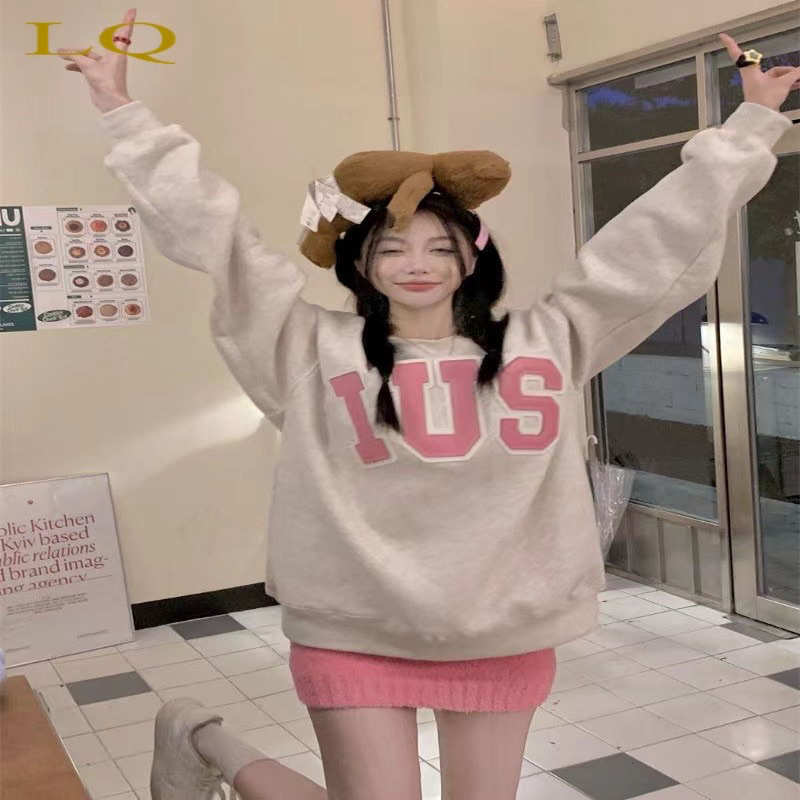 Áo Nỉ Cổ Tròn Màu Xám Tiêu From Rộng Tay Bồng Unsiex , Áo Nỉ Sweater chữ IUS Phối Thêu Da Hồng M67