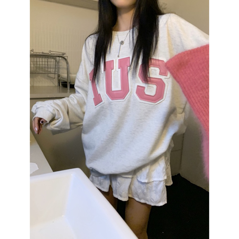 Áo Nỉ Cổ Tròn Màu Xám Tiêu From Rộng Tay Bồng Unsiex , Áo Nỉ Sweater chữ IUS Phối Thêu Da Hồng M67